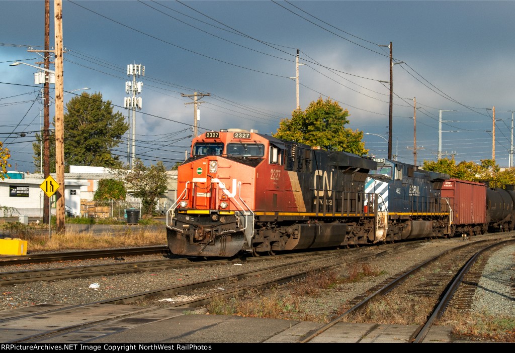 CN 2327 + BCOL 4652